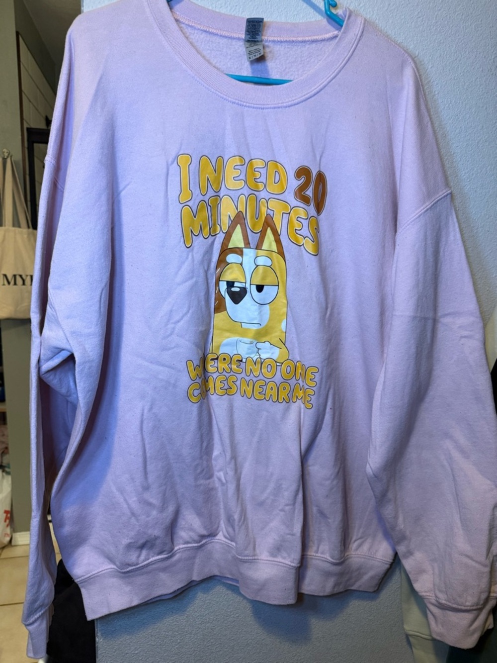 Gildan Light Pink  Crewneck Sweatshirt with Chili Graphic